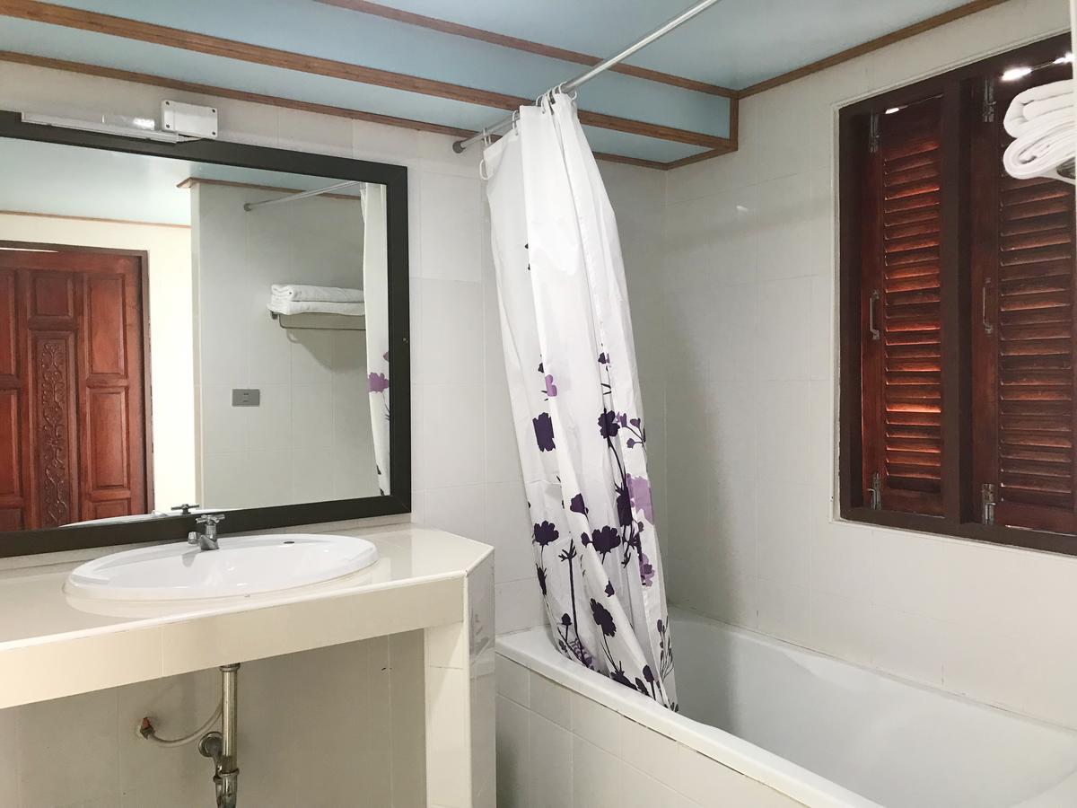 Toh Buk Seng Ayutthaya Hotel Exteriör bild