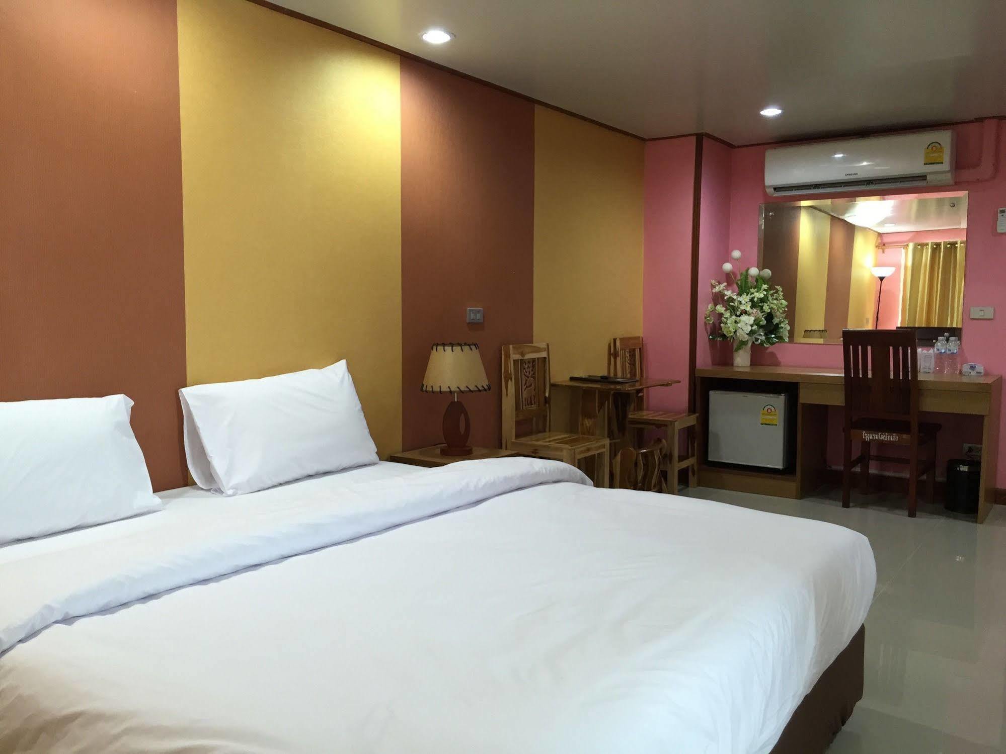 Toh Buk Seng Ayutthaya Hotel Exteriör bild