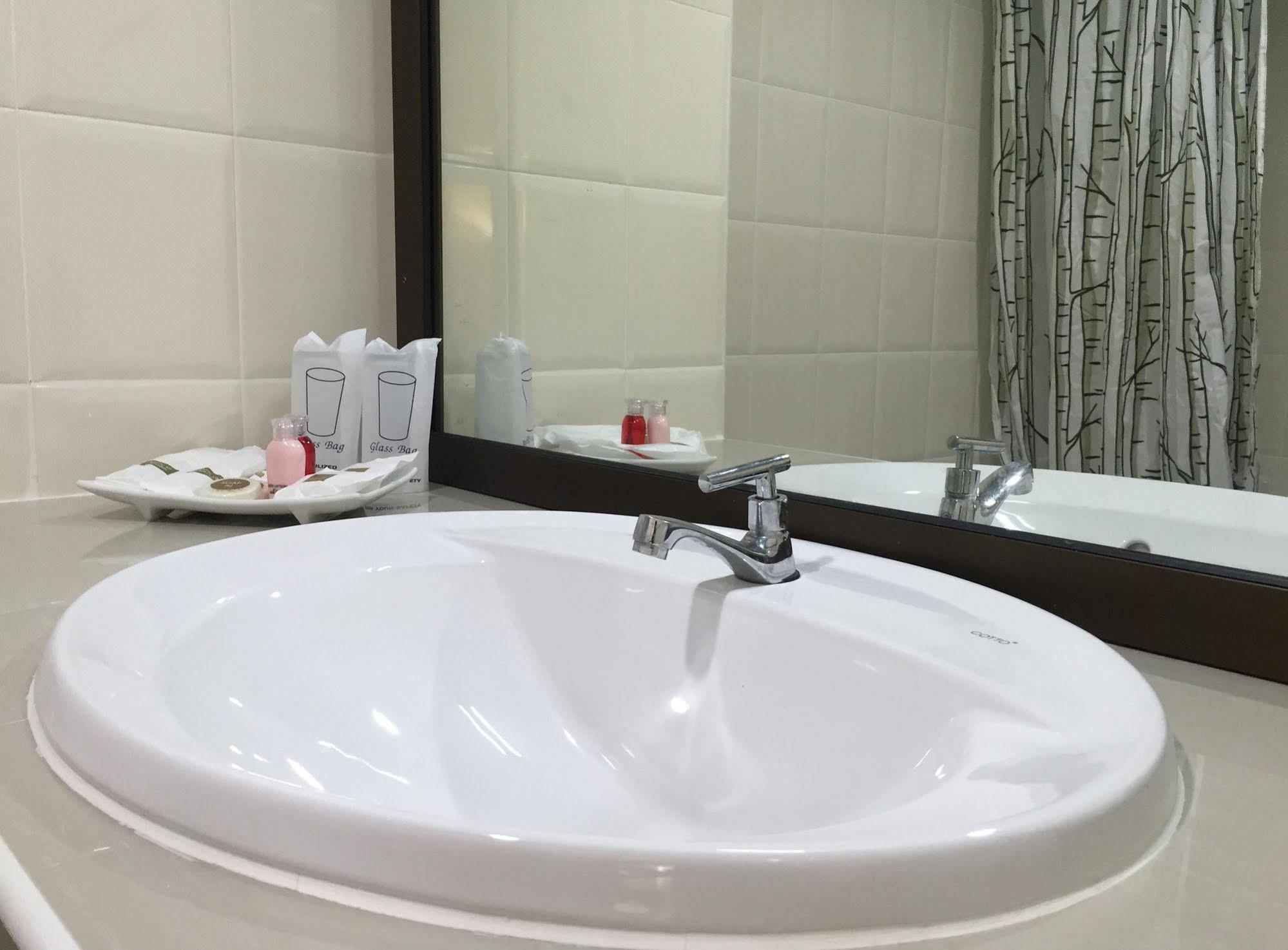 Toh Buk Seng Ayutthaya Hotel Exteriör bild